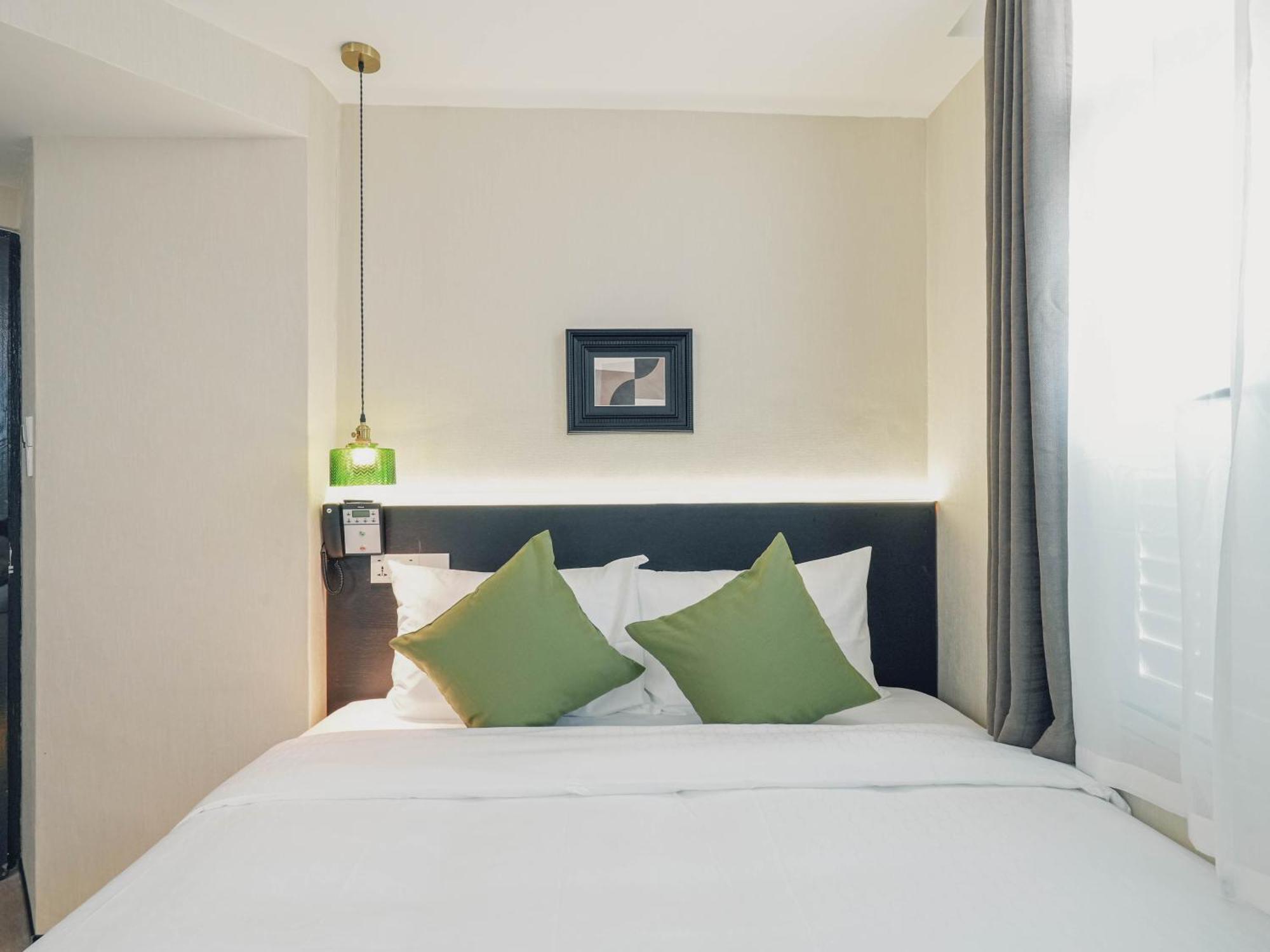 1929 - Newly Renovated Hotel Singapore