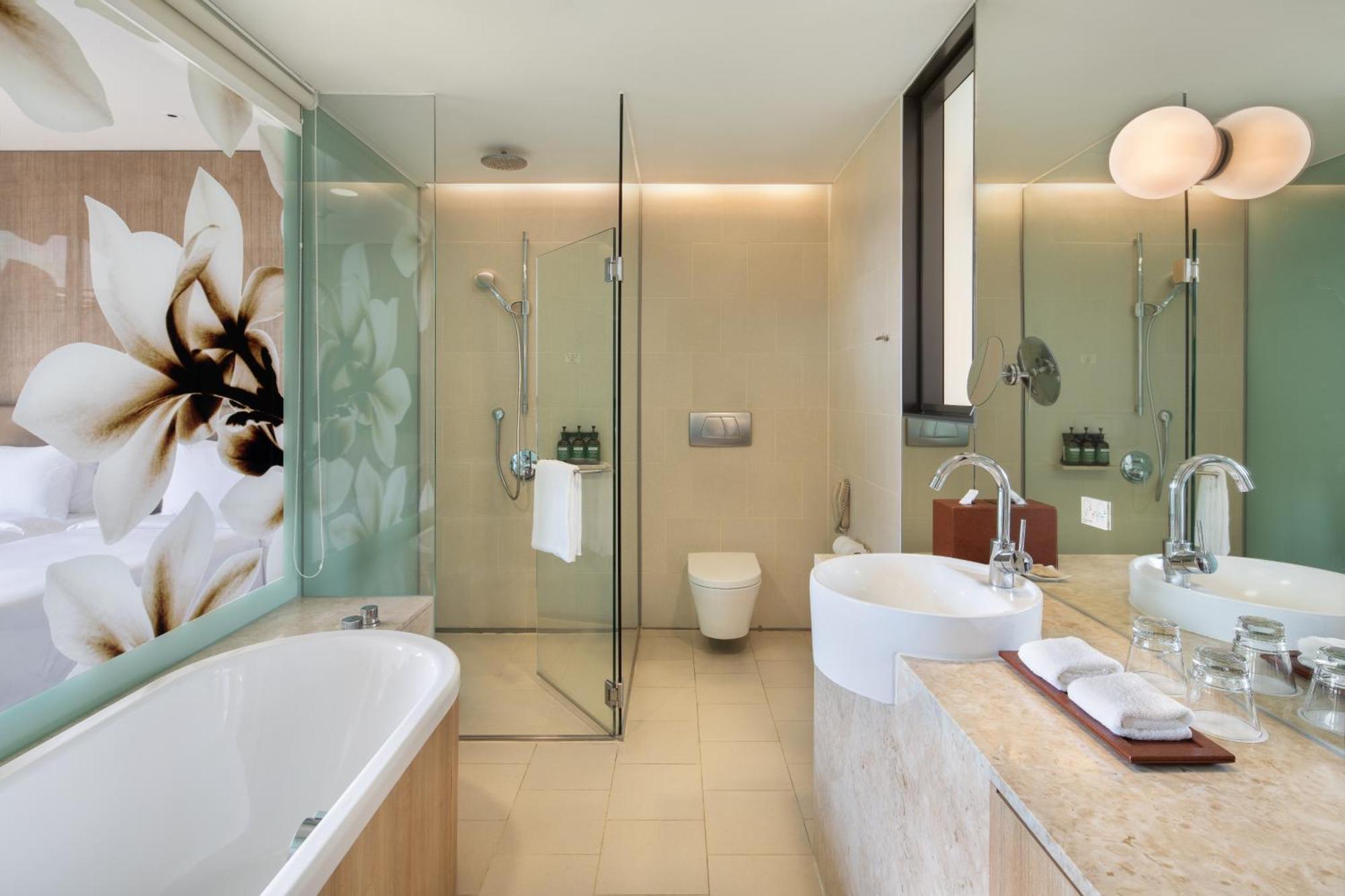 Crowne Plaza Changi Airport By Ihg Hotel 5*