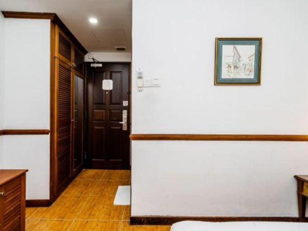Hotel Four Chain View