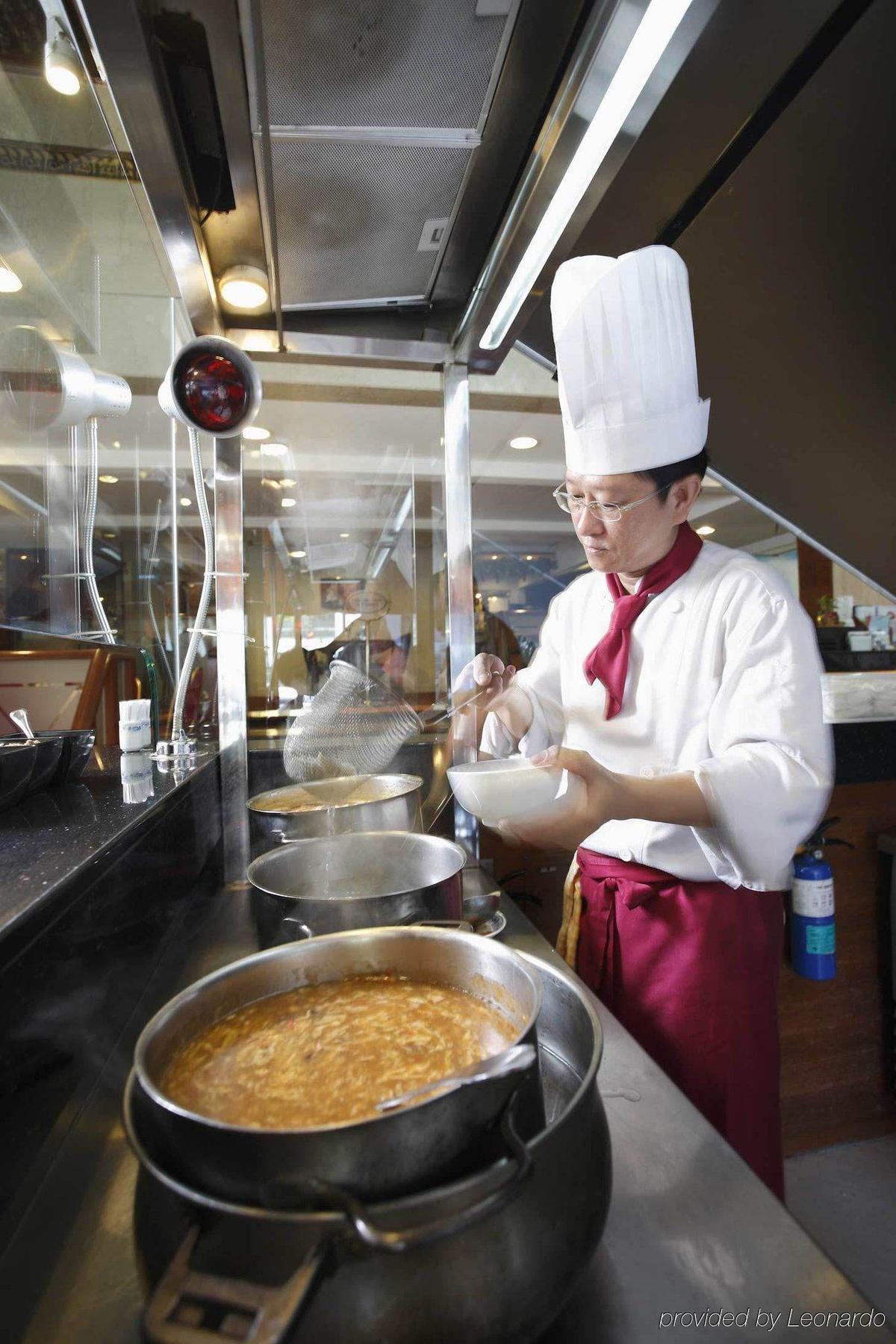 Grand Pacific Hotel 4*