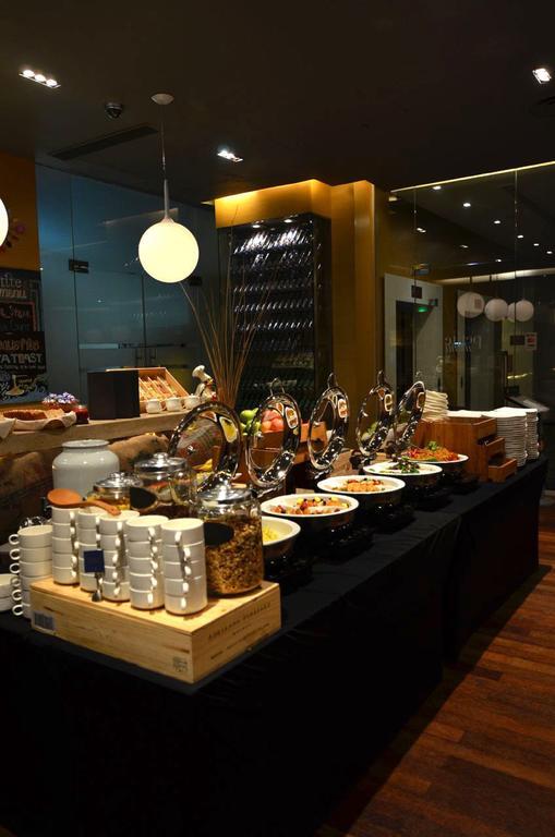 Hotel Aqueen Lavender Singapore