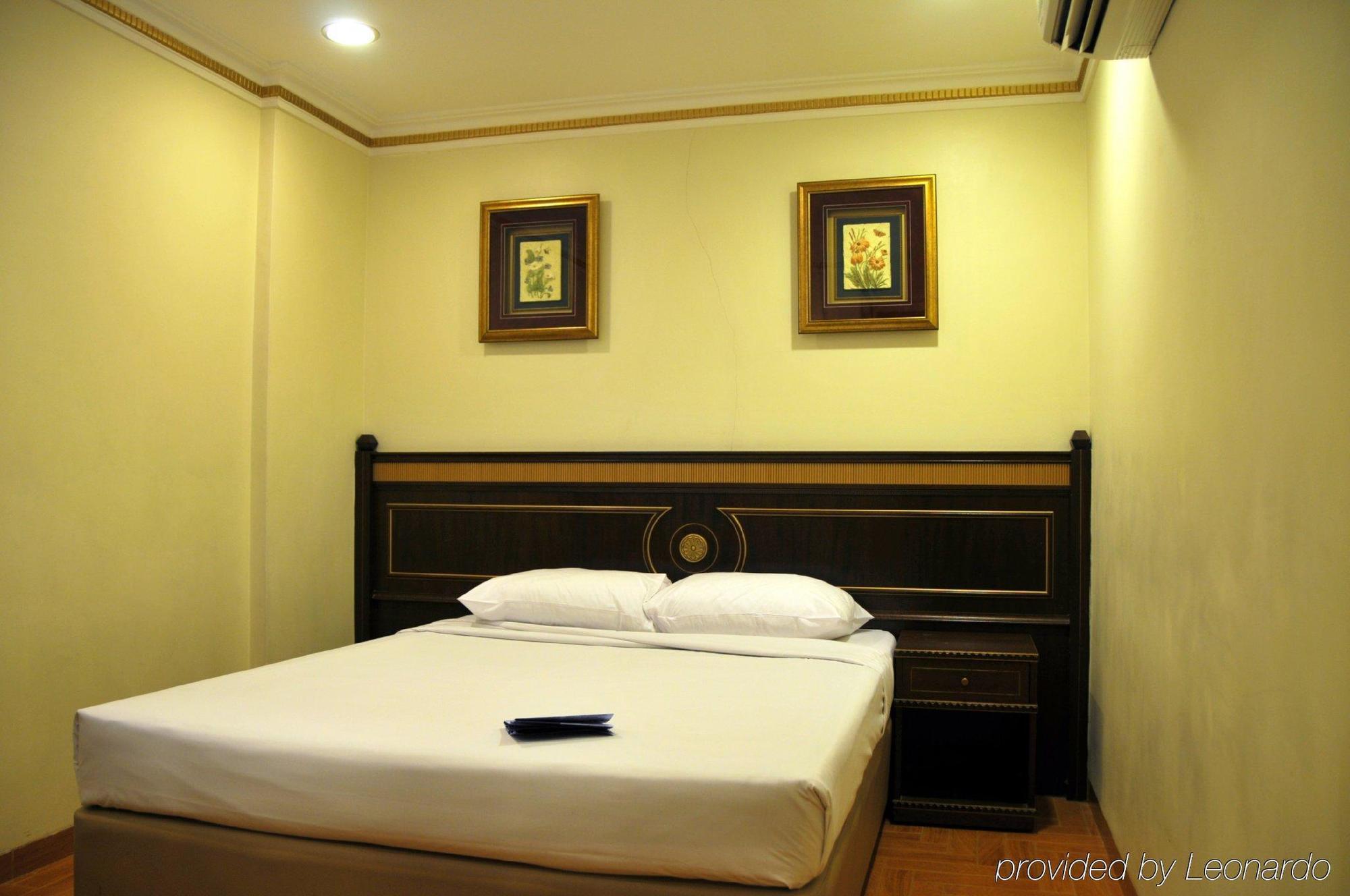 81 Chinatown Hotel 2*