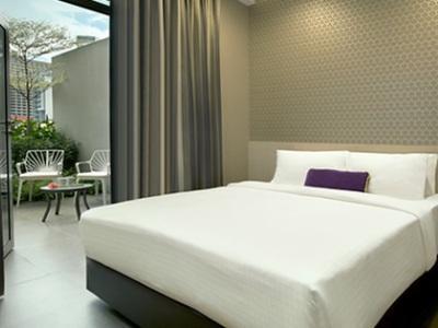 V Bencoolen Hotel 4*