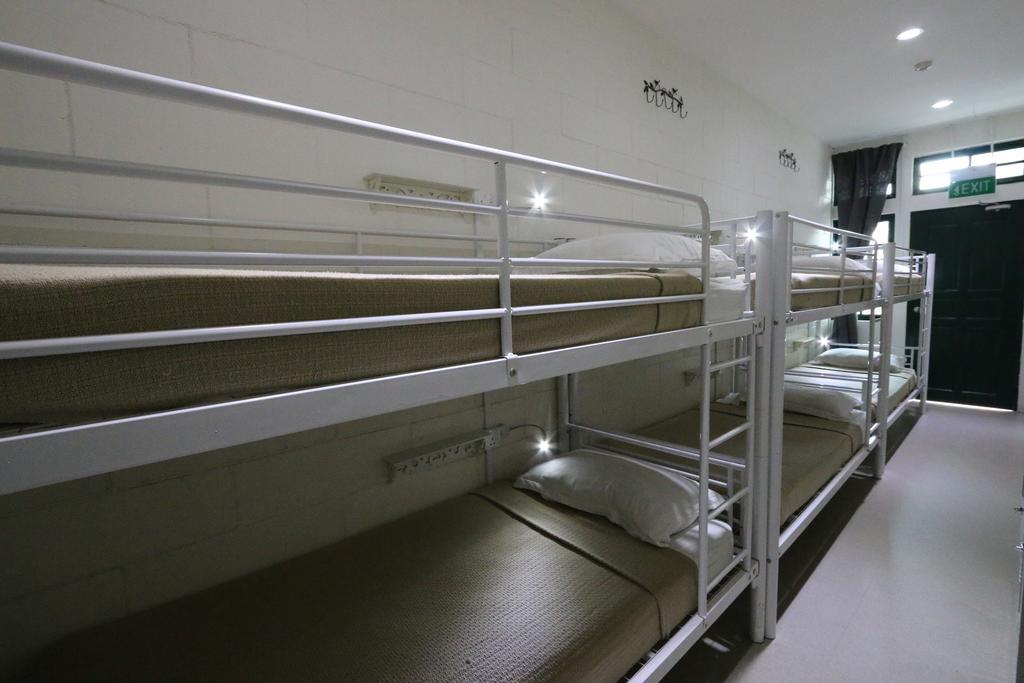 Asrama Footprints Hostel, *
