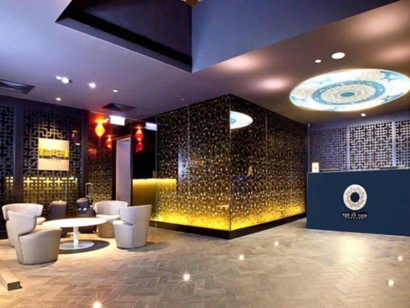 Porcelain By Jl Hotel 3*