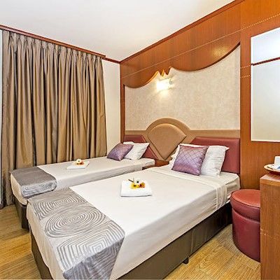 Hotel 81 Palace - Newly Renovated 2*