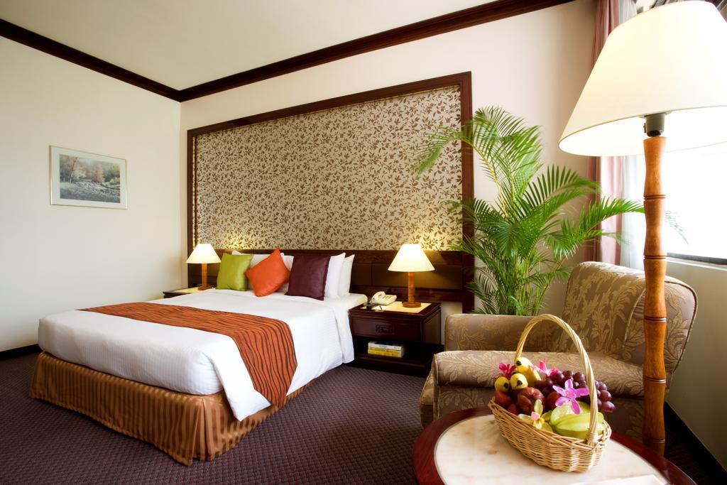 Grand Pacific Hotel 4*