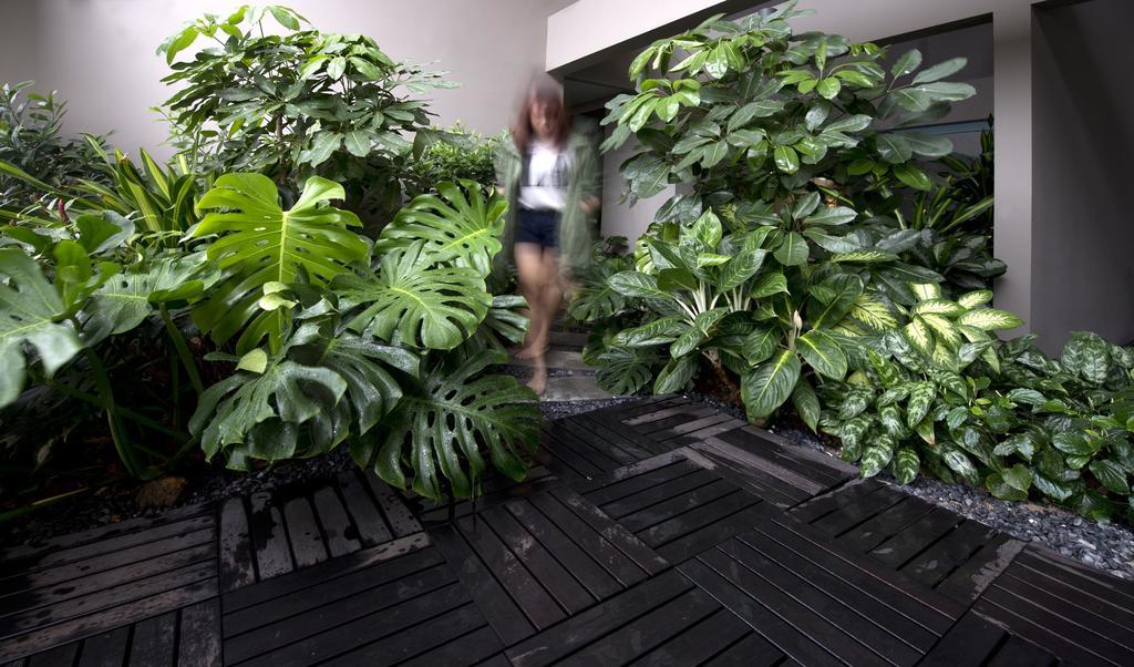 V Bencoolen Hotel 4*