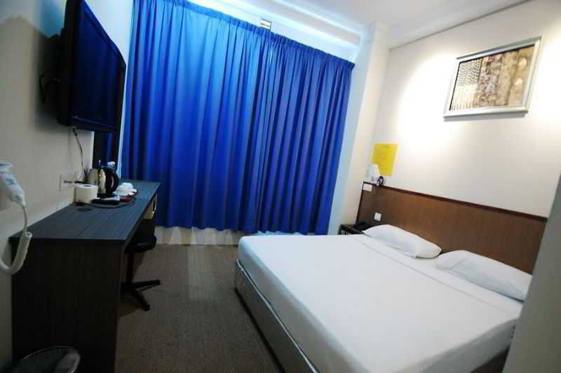 Madras Eminence Hotel 2*