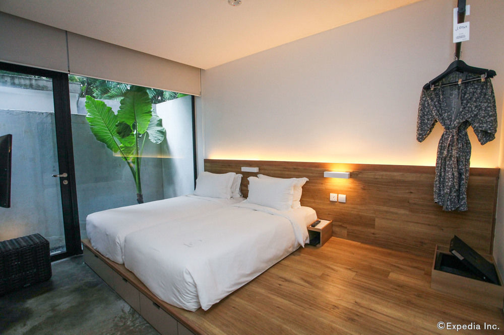 Lloyd's 3* Singapore