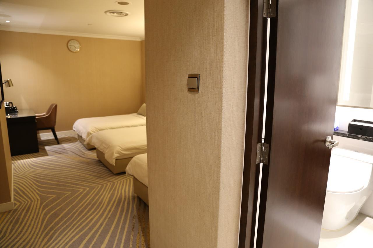 Ambassador Transit Terminal 2 Hotel