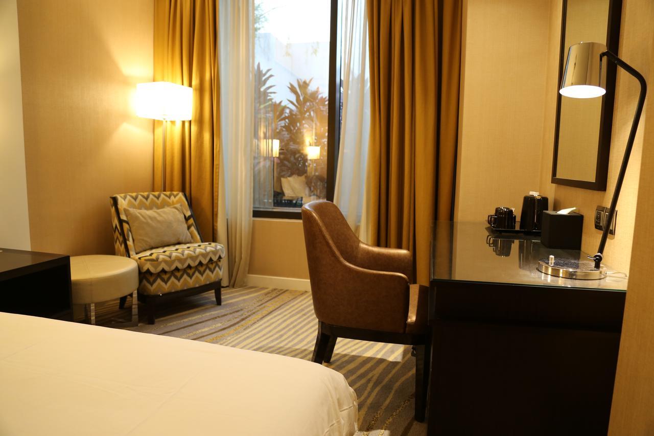 Hotel Ambassador Transit Terminal 2 3*