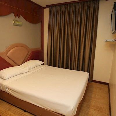 Hotel 81 Palace - Newly Renovated 2*