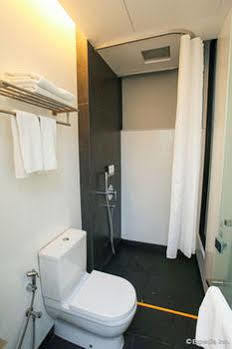 Lloyd's Hotel 3*