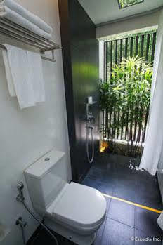 Lloyd's Hotel 3*