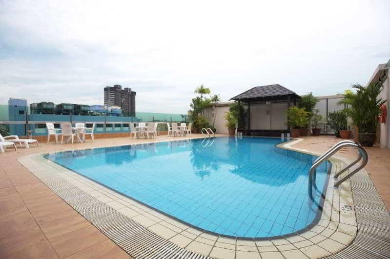 V Bencoolen Hotel 4*