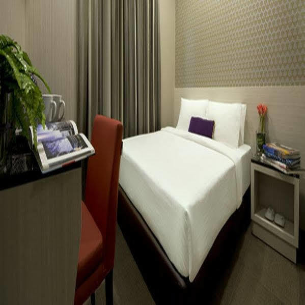 V Bencoolen Hotel