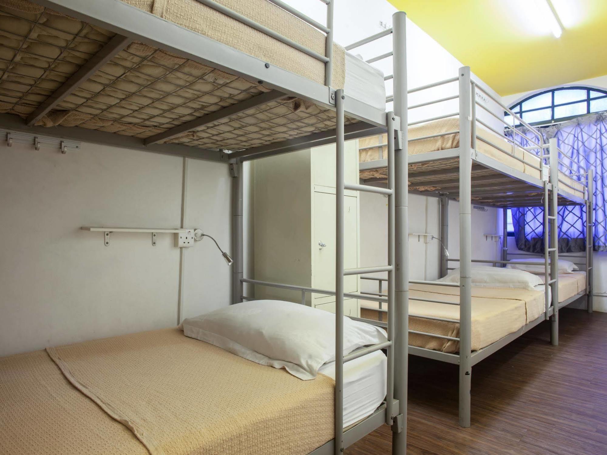 Footprints Hostel, Asrama Singapura