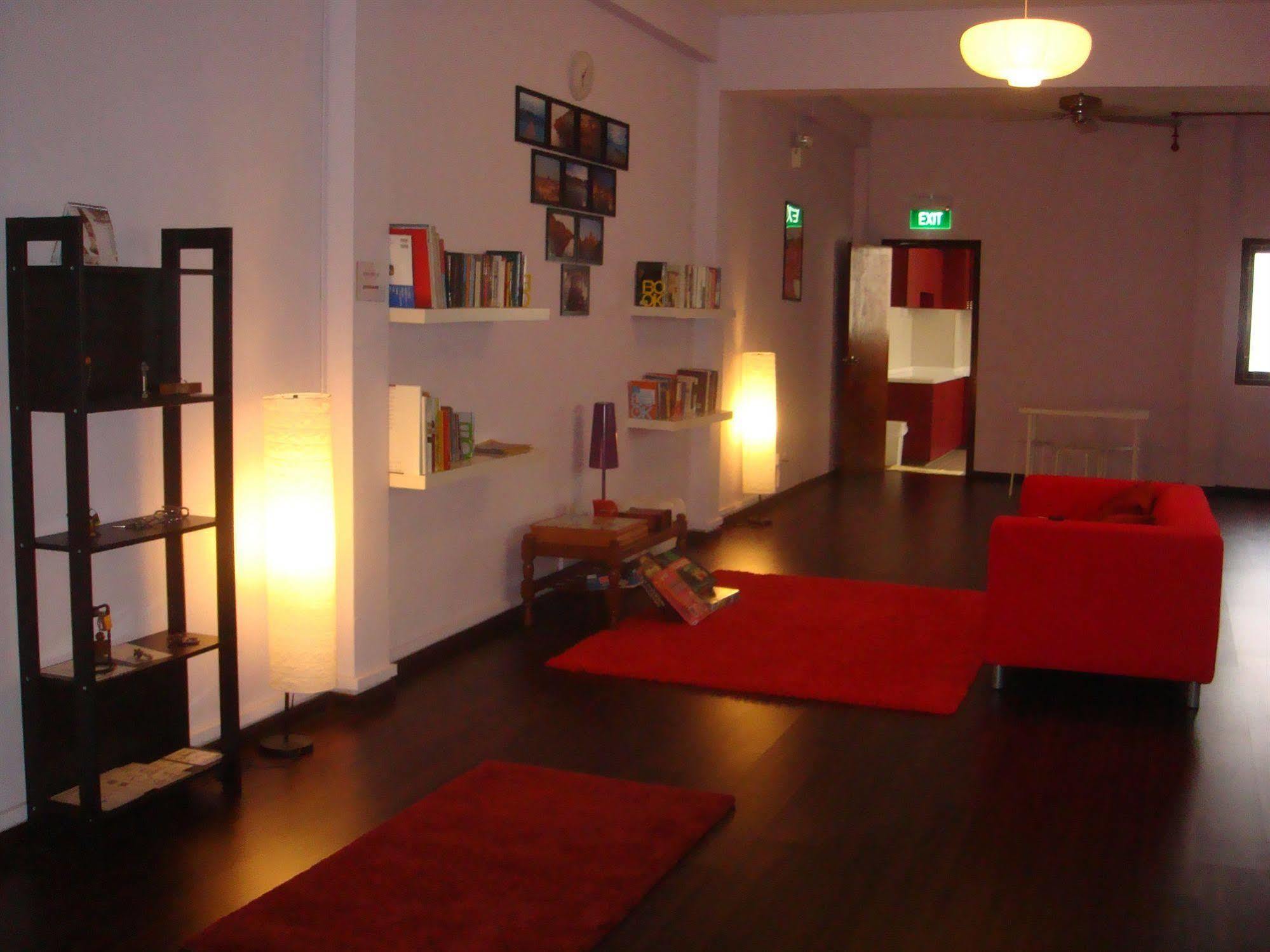 Gusti Hostel *