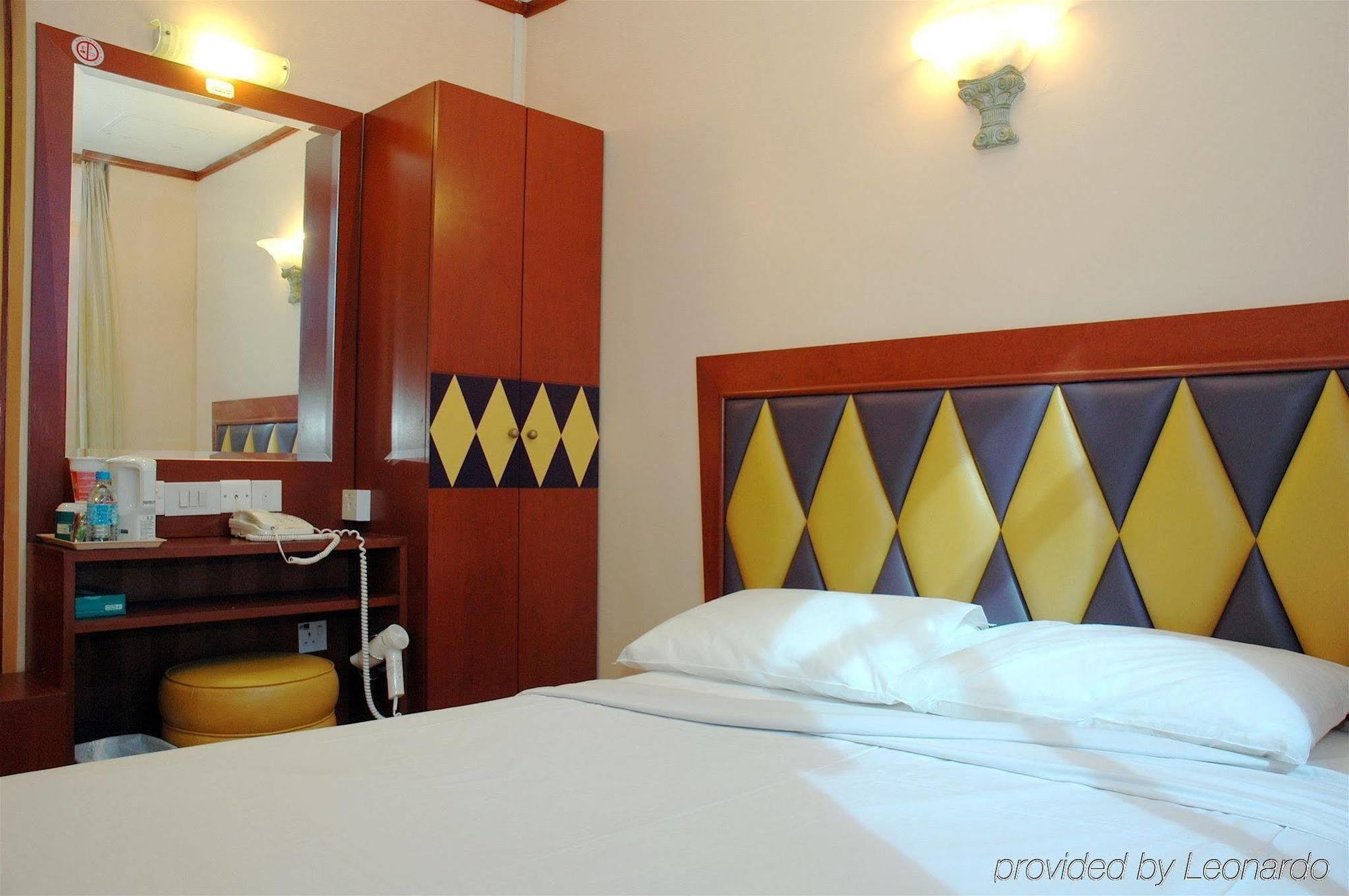 81 Palace - Newly Renovated Hotel