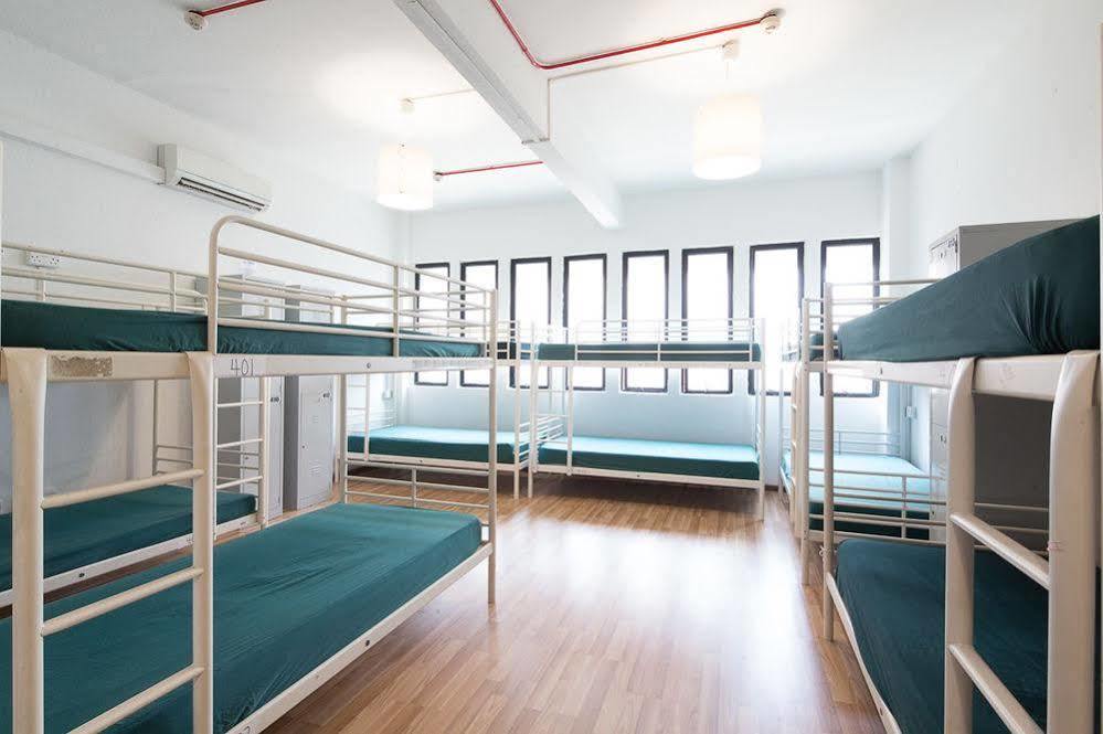 Hostel New Society Backpackers