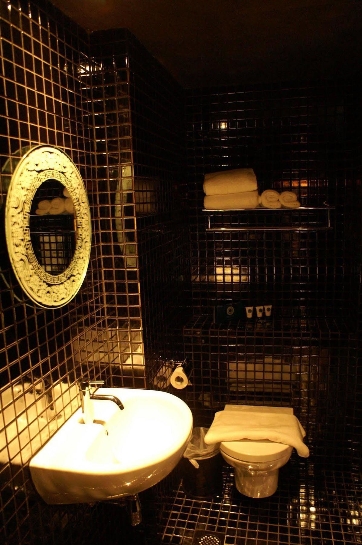 Porcelain By Jl Asia Hotel 3*