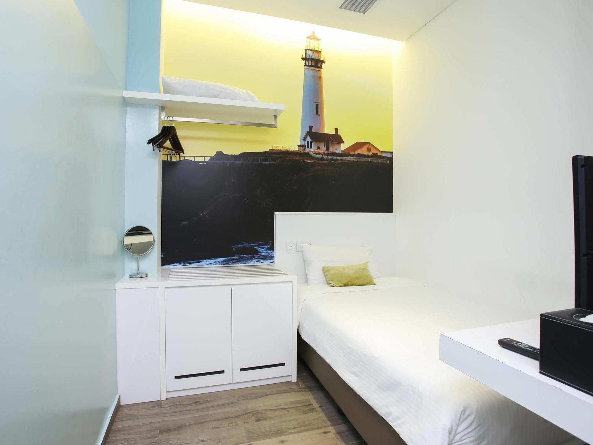 J8 3* Singapore