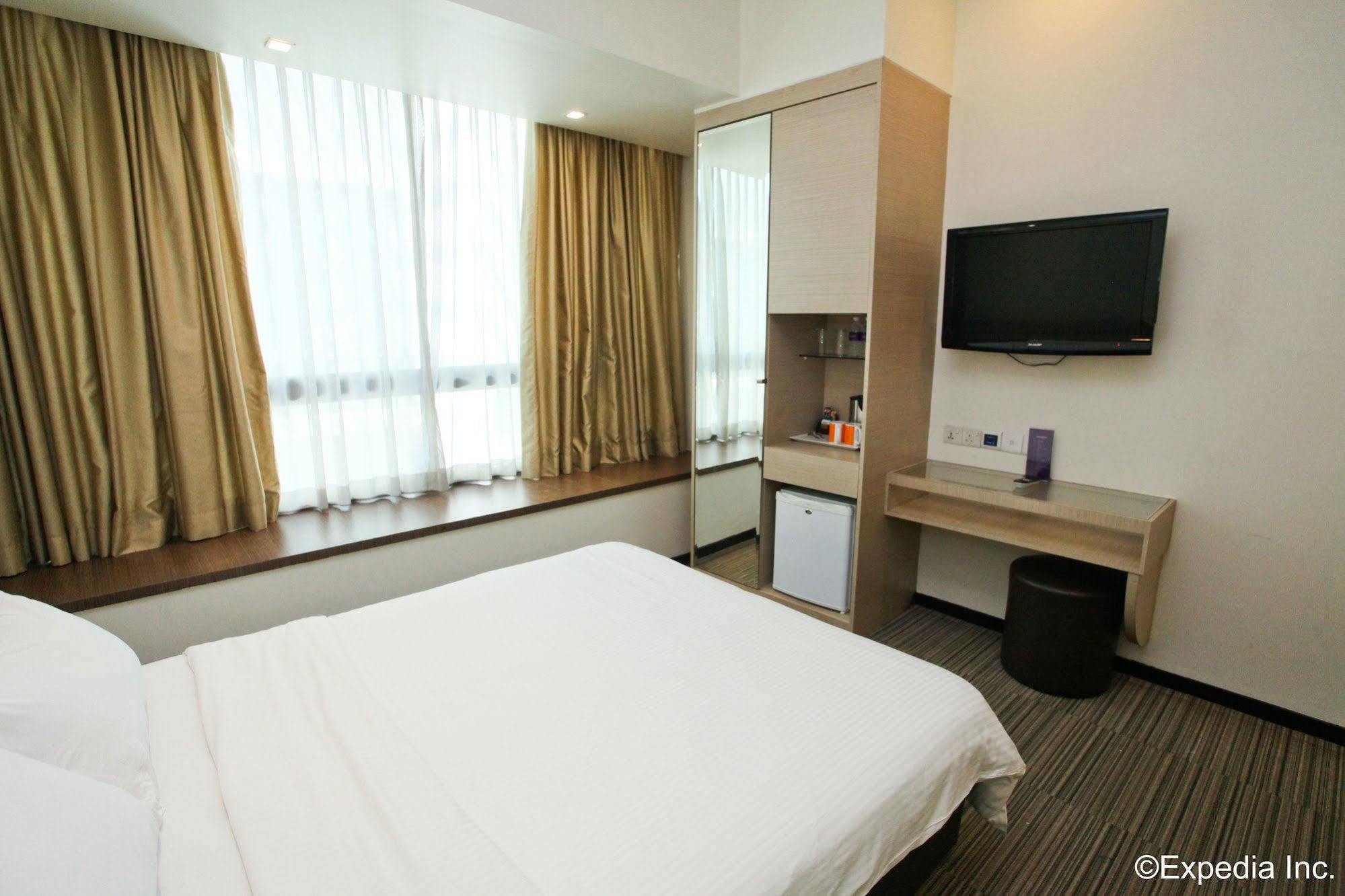 Aqueen Lavender 3* Singapore