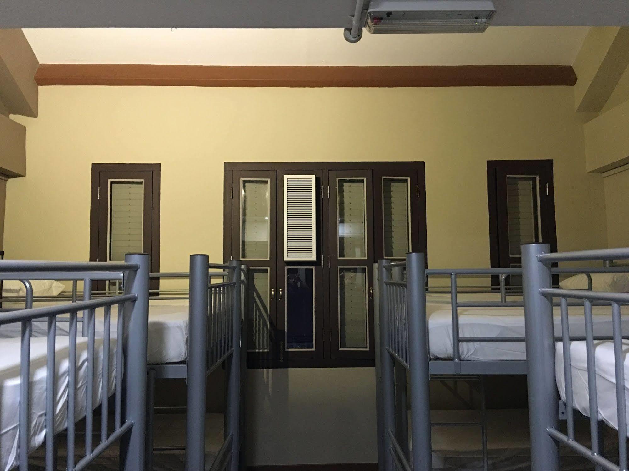 Adamson - Hostel Singapore