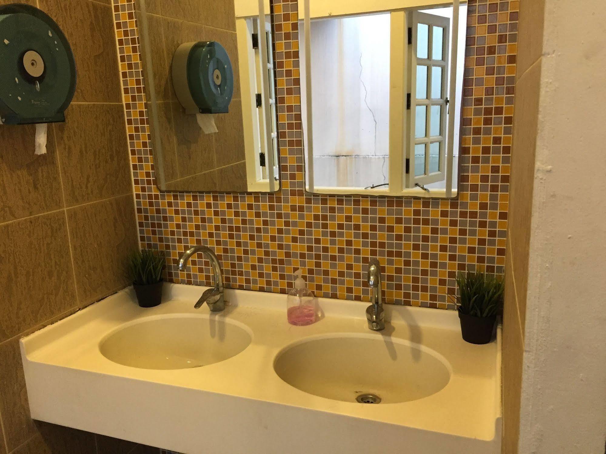 Royal Lodge @ Pagoda Street Hostel Singapore