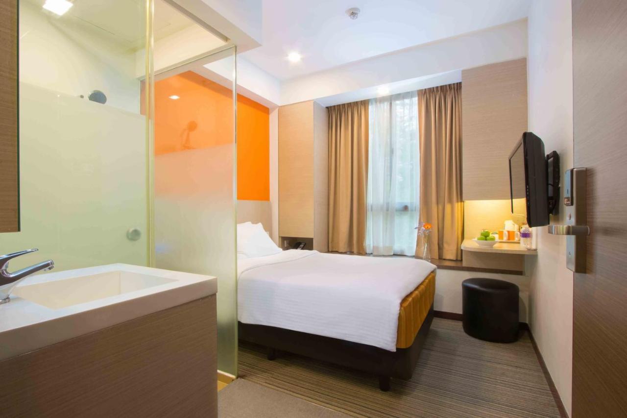 Aqueen Balestier Hotel 3*