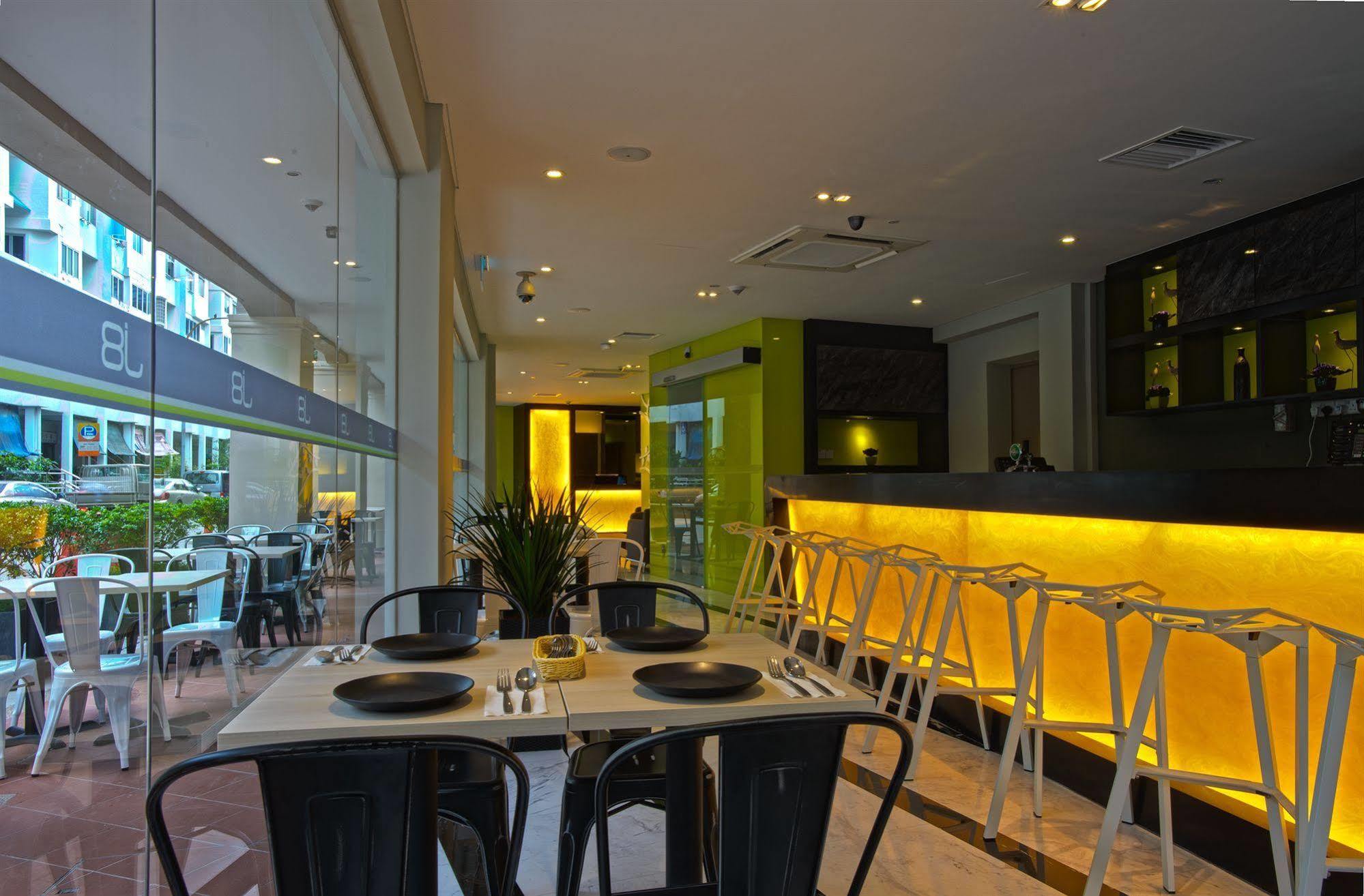 Hotel J8