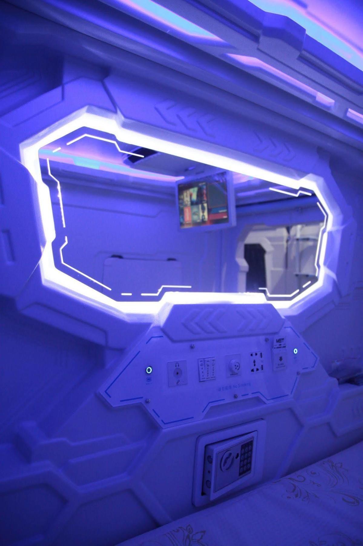 Capsule hotel Met A Space Pod @ Little India Singapore