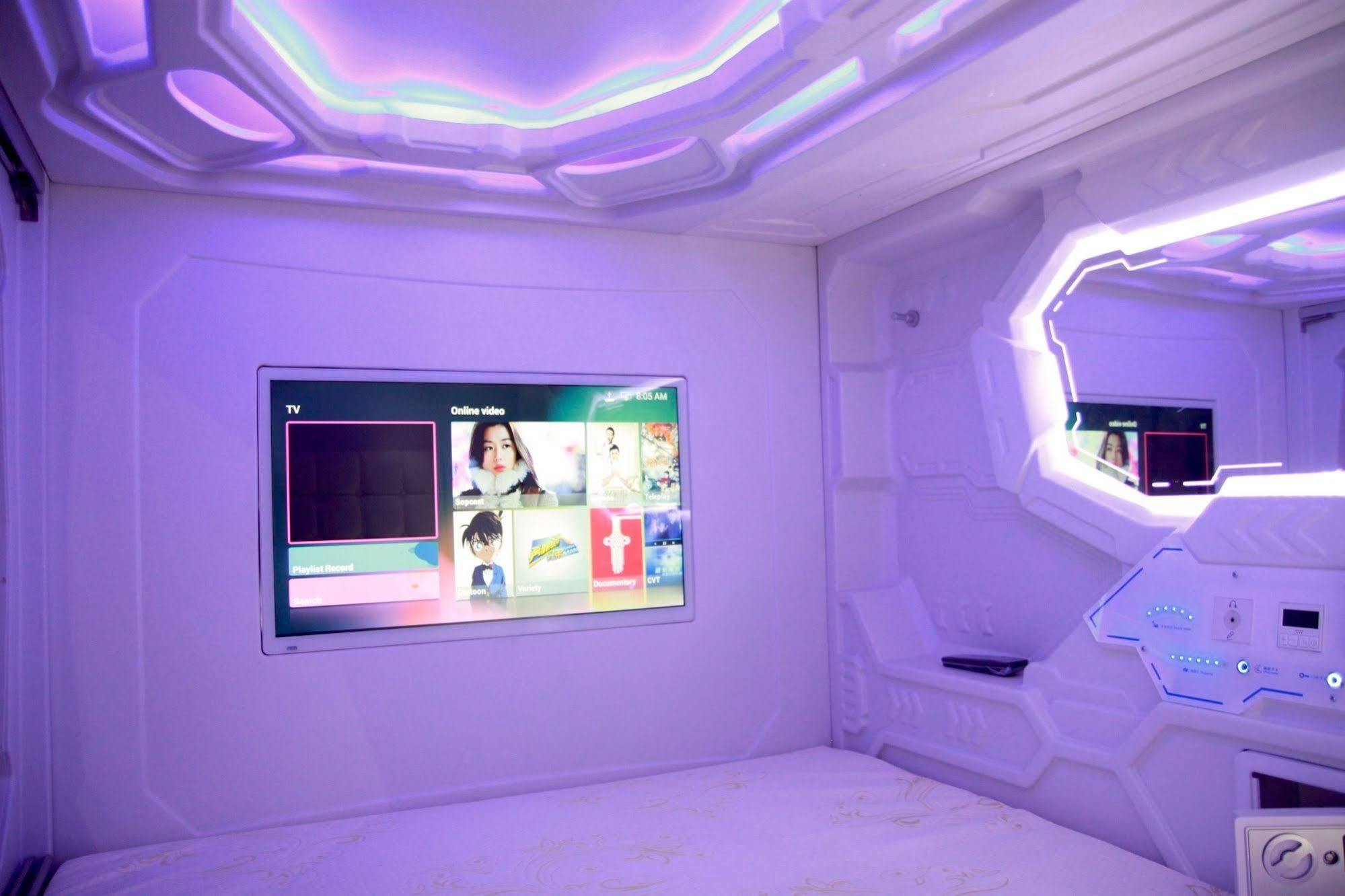 Capsule hotel Met A Space Pod @ Little India