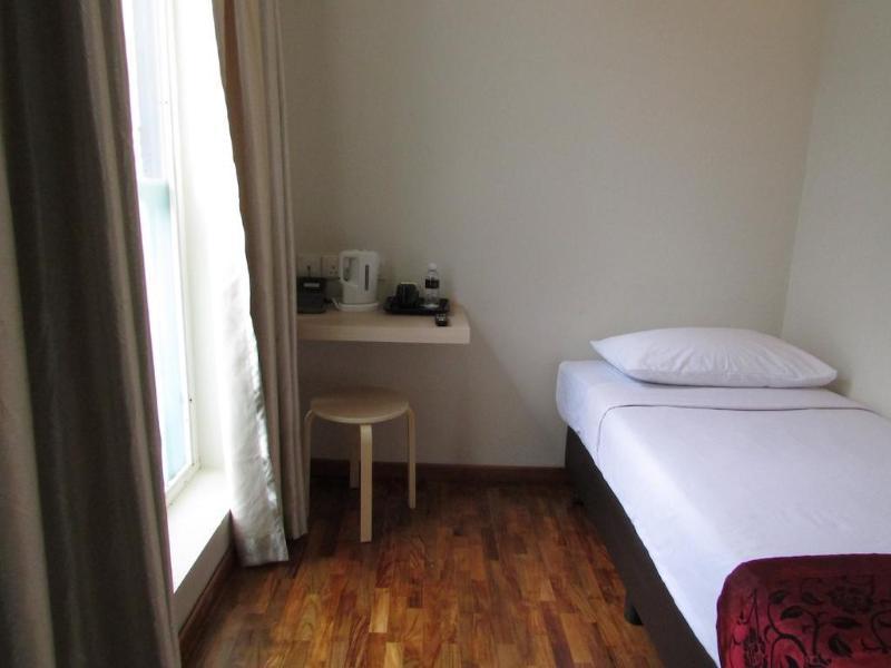 Philip 3* Singapore