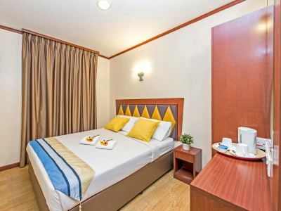 Hotel 81 Palace - Newly Renovated 2*