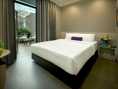 V Bencoolen Hotel 4*