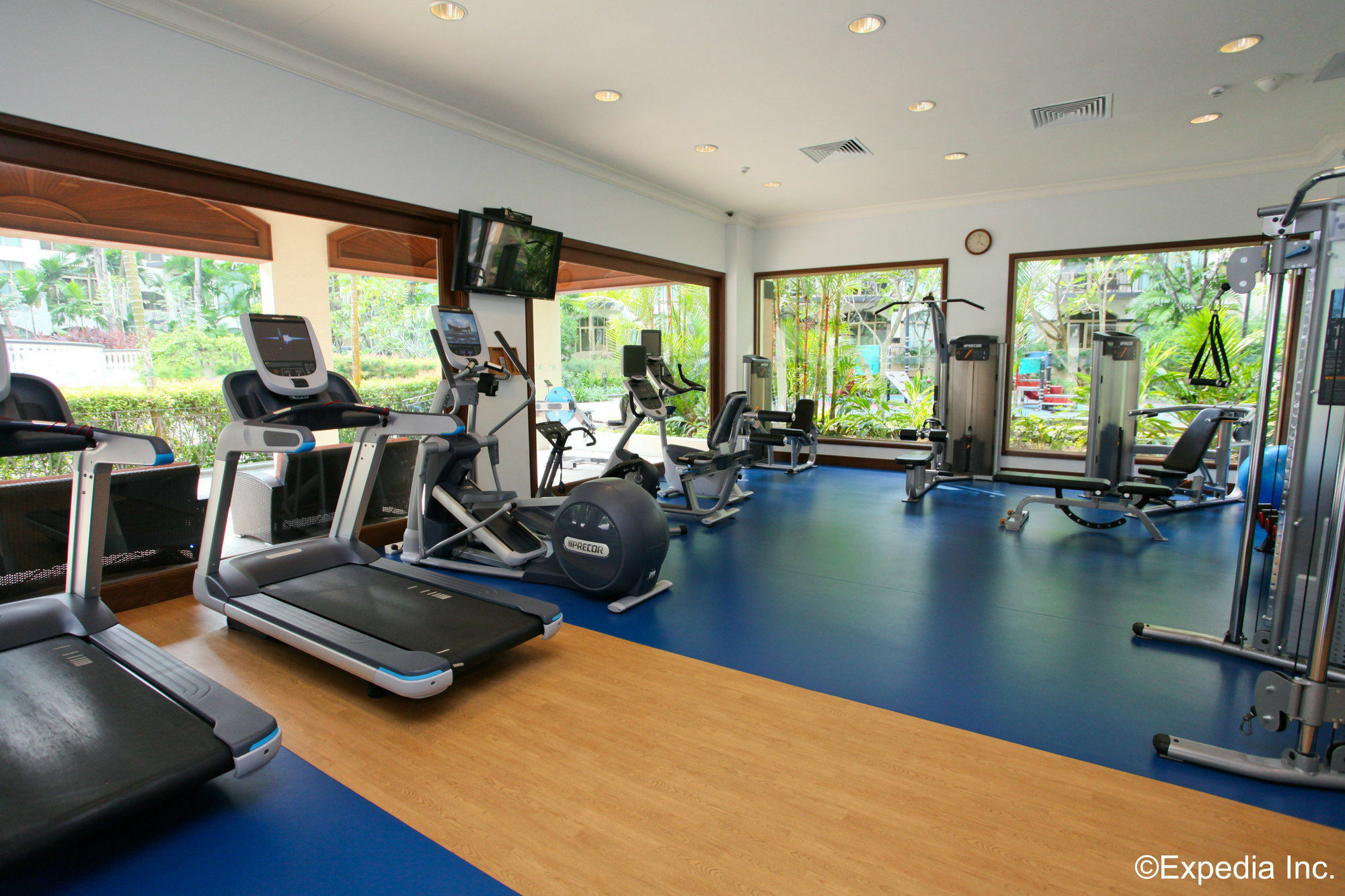 Treetops Executive Residences Aparthotel 5*