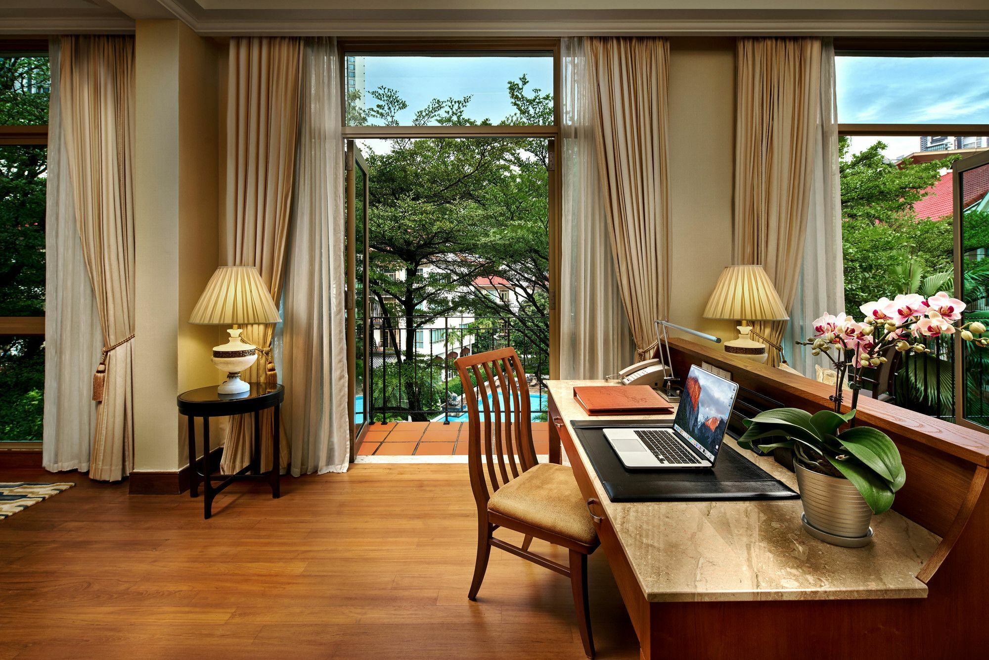 Treetops Executive Residences Aparthotel 5*