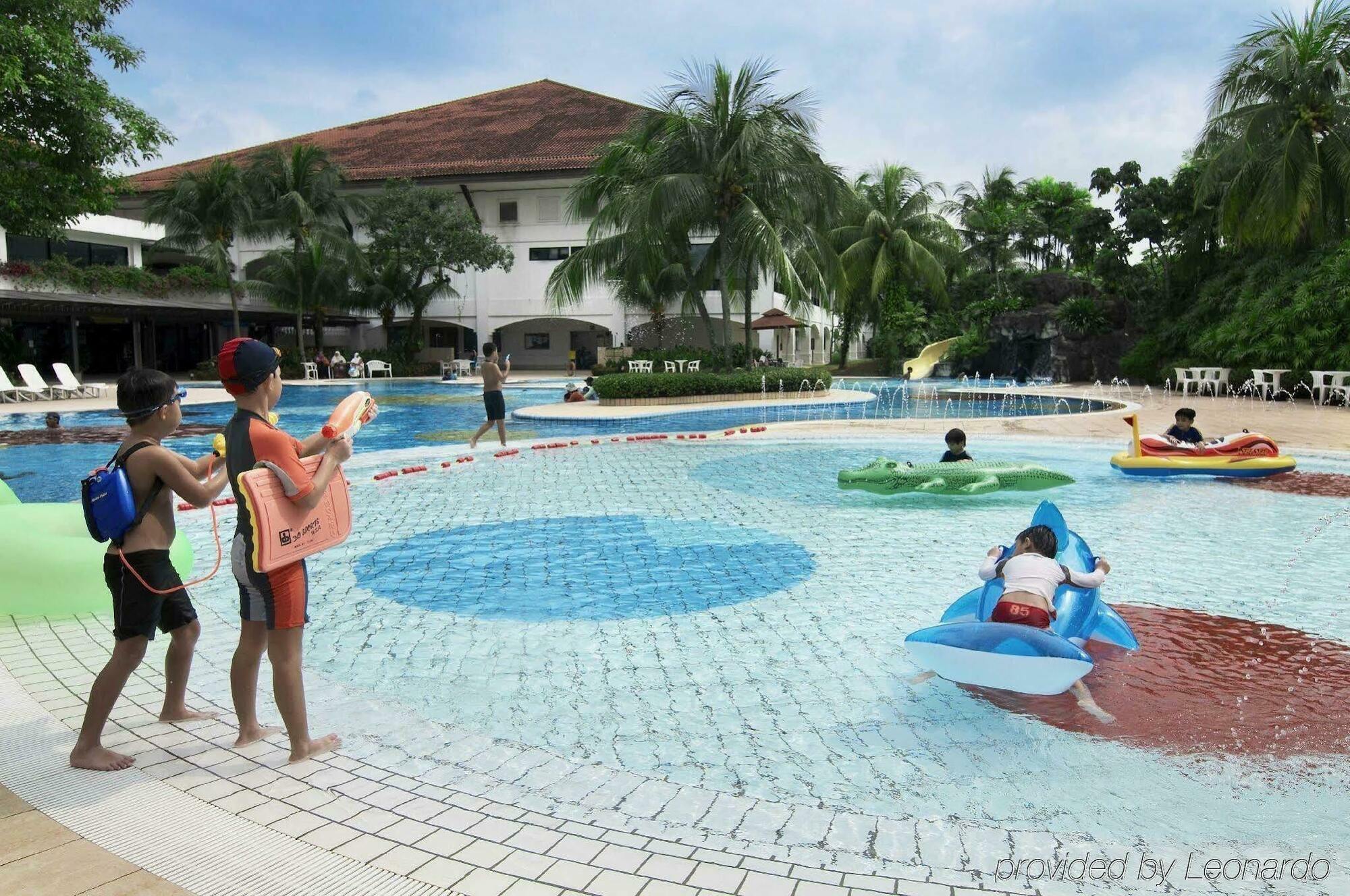 Orchid Country Club 4*