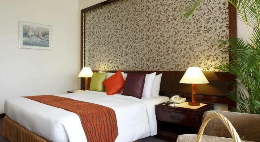 Grand Pacific Hotel 4*