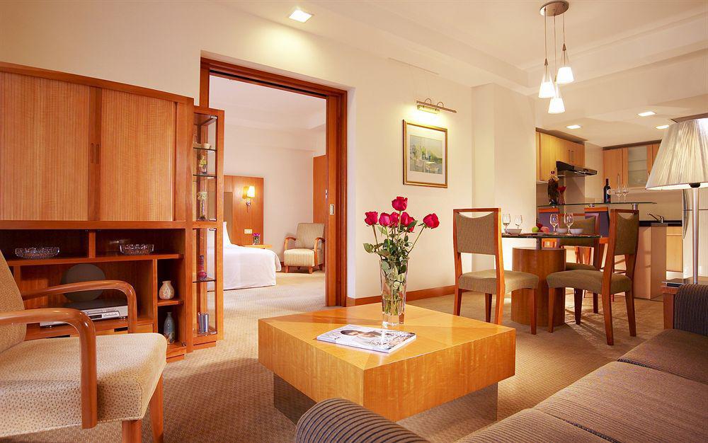 Carlton Hotel 5*