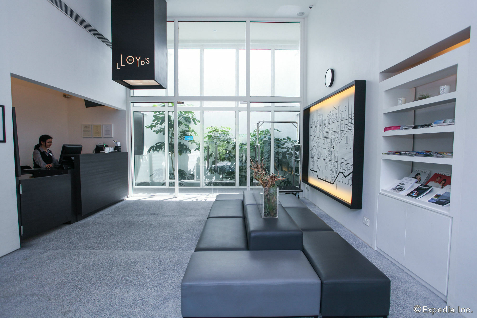 Lloyd's 3* Singapore