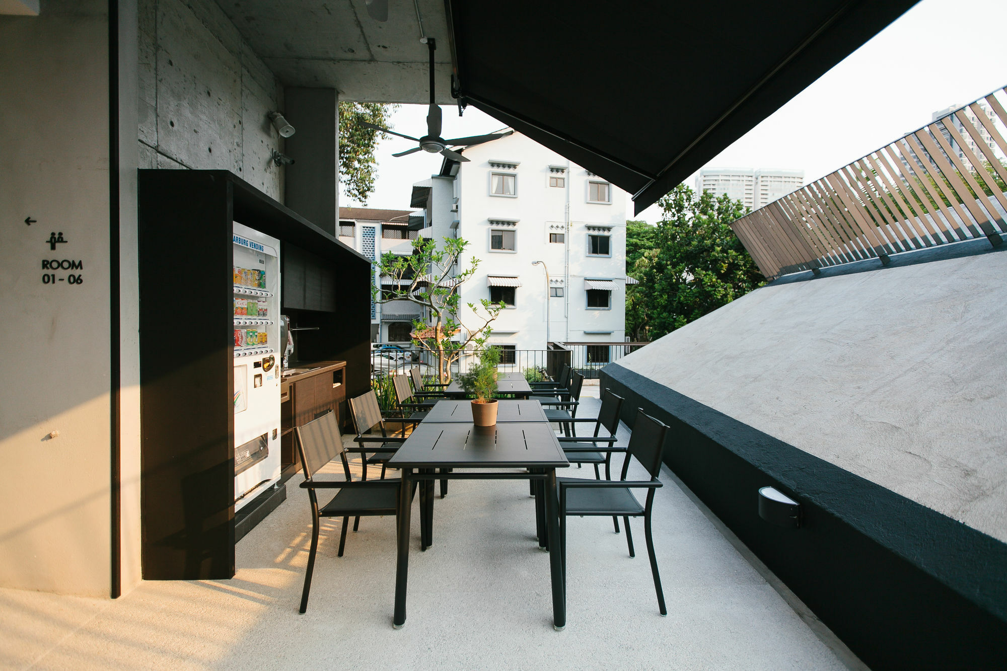 Lloyd's 3*