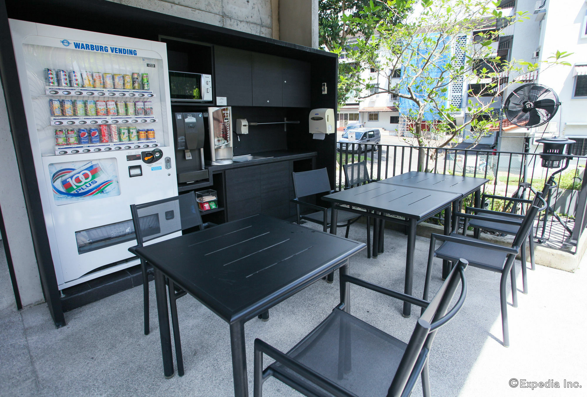 Lloyd's Hotel 3*