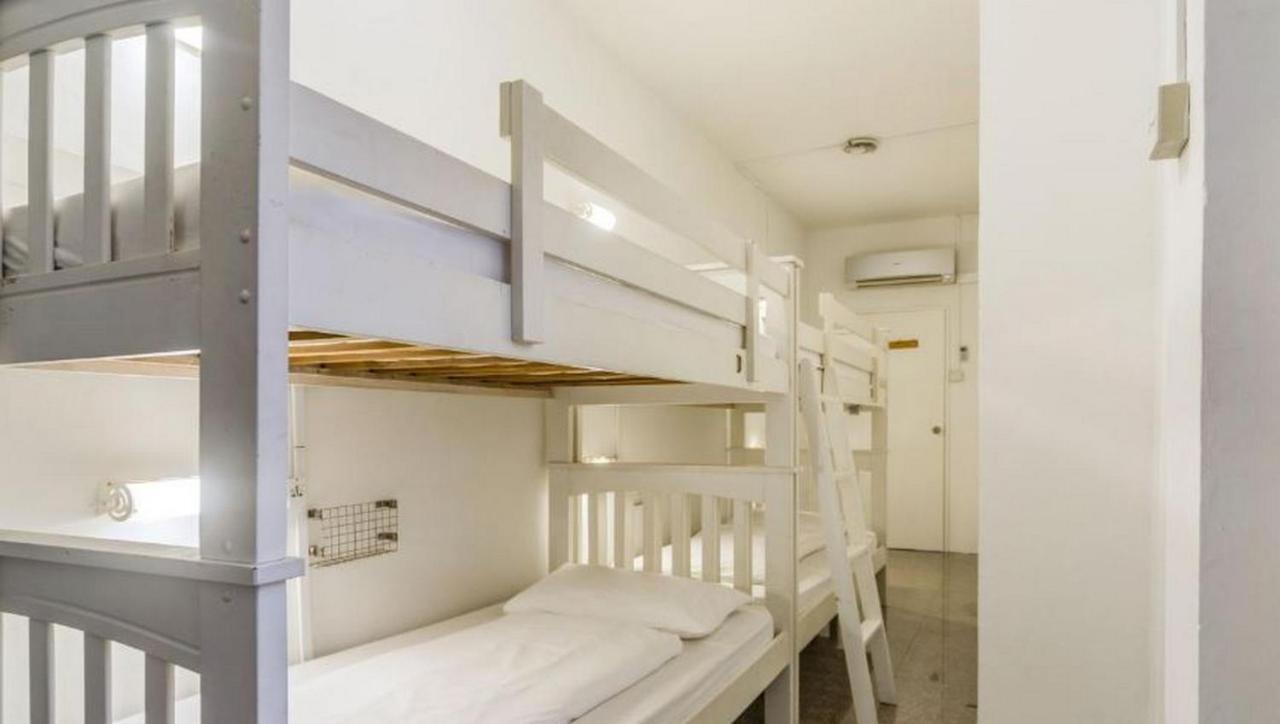 Beat Arts At Chinatown Hostel Singapore