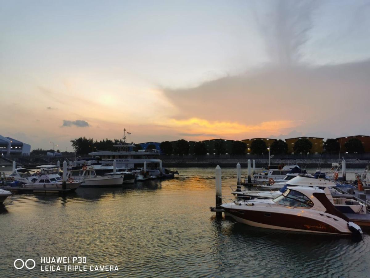 Sweet Elegant Boat @ Marina Waterfront