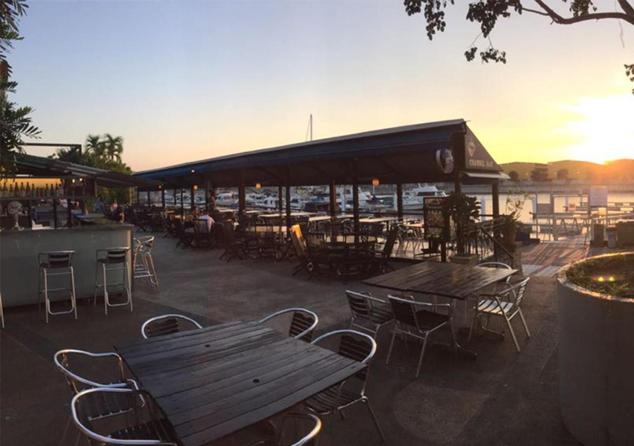Botel Sweet Elegant Boat @ Marina Waterfront *